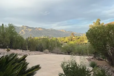 Image de Mountains Everywhere +hot tub +bbq +firepit +games +western movies