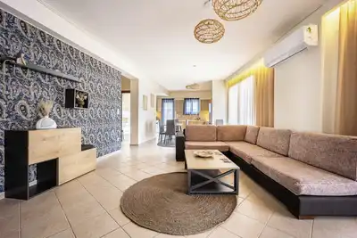 Image de Komis House, Elegant 3br City Retreat with Private Terraces-Near Metro