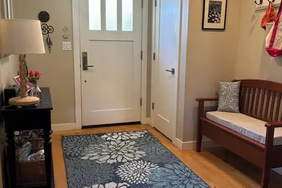 Image de Quiet convenient 3-bedroom home San Bruno close to Sfo. . . location! !