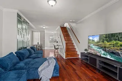 Image de Stadium District Quarters | 3 Bedrooms + Game Room