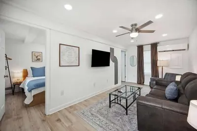 Image de Affordable 2br/1ba up to 6 ppl
