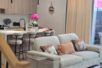 Image de modern 3bedroom townhome in the Heart of Dallas Downtown New Build w/Jacuzzi, Ev