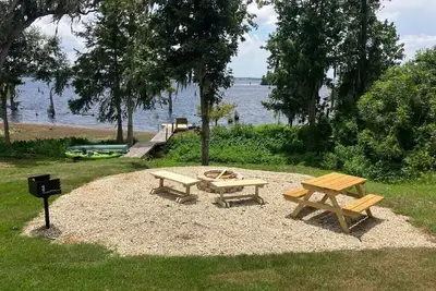 Image de Lake Front Rental in Panama City with Kayak, Ev Charger, & Dock - Dog Friendly
