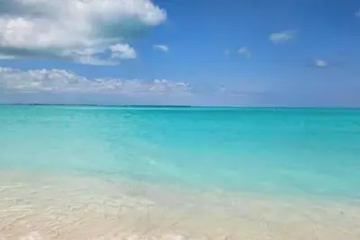 Image de Castaway Cove Beach Villa