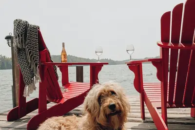 Image de Pet friendly Bob’s Lake Cottage with Hot Tub, Starlink & Kayaks – Sleeps 10