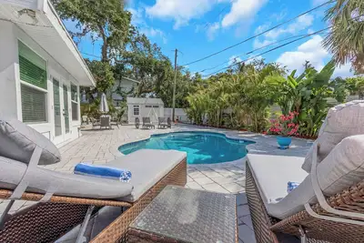 Image de New! Tropical Paradise with Pool & Resort Style Backyard! 5 minutes to beach!