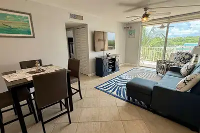 Image de Modern remodeled 2 bedroom Apt - Summer Sea 434