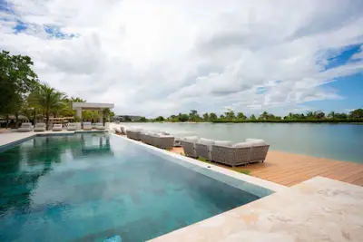 Image de Panorama Lake C3-301 – Vistacana’s Lakeside & Private Saltwater Beach Escape!
