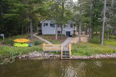 Image de Lost Lake Lodge: Kayaks, Canoe & Paddleboard Included – Summer Fun Starts Here