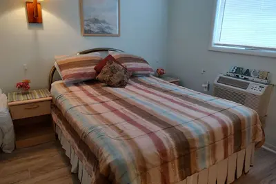 Image de Ocean view, private balcony, pool, decked beach access 100 ft, tiki bar across St