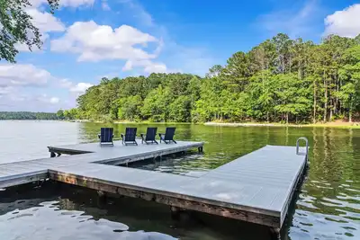 Image de Lakefront Retreat on Lake Oconee - Private Dock, Deep Water, Serene Cove & Views
