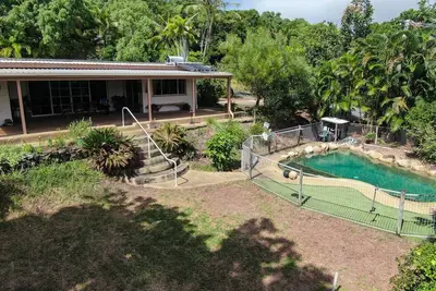 Image de Non's Home on Grassy Hill
