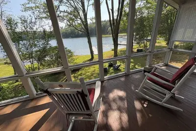 Image de The Heron Haus - Lakeside Escape in Belgrade Maine