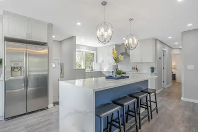 Image de Home in Rivervalley! 5 Bed 3 Full Baths with Ac! Fenced backyard. Sleeps 10. Bbq