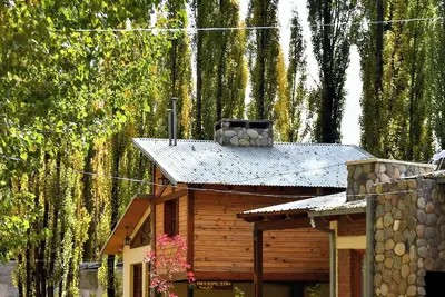 Image de Cabin 3 Bosque de Sol located in a forest only 5 minutes from downtown.