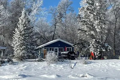 Image de Cozy Lakefront Cottage Summer Fun/Winter Adventures!