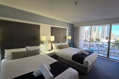 Image de Centre Location 2 Double-bed Hotel Room in Surfers