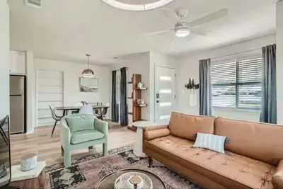 Image de Blissful Arose-walk to square!