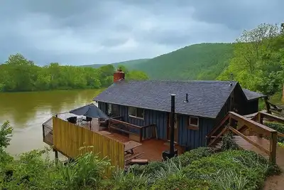 Image de Waterfront Retreat with Deck, Fireplaces & Panoramic Susquehanna Views