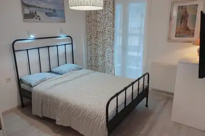 Apartment - Sleeps 4 - Pets Ok - Balcony