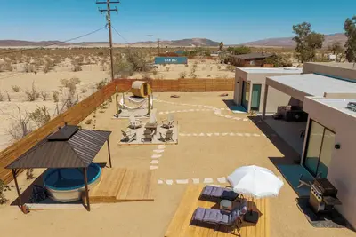 Image de Serene Desert Sanctuary - Pool, Hot Tub, Sauna & More in a Stunning New Home!
