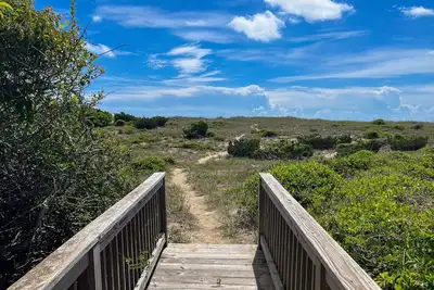 Image de Charming 3br Oceanfront Home in Avon, Nc with Full Kitchen, A/C, and Wifi