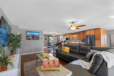 Image de Modern Coastal Retreat w/ Waterfront Canal Views