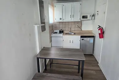 Image de Apartment, Great Location, Fits your budget! !