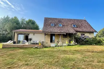 Image de gite avec piscine dans une ancienne ferme. Animal de compagnie accepté!