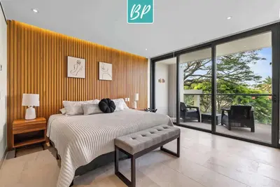 Image de Canal-View Condo w/ Pool, Gym & Parking: Mio 107b
