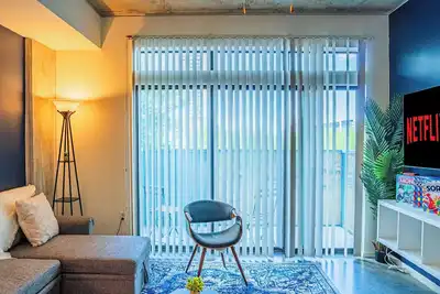 Modern Apt  | Pool, Gym, Parking, W/D, Balcony