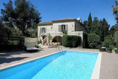 Image de Villa Saint Tropez - Piscine, 6 chambres, à 5min des plages et du centre ville
