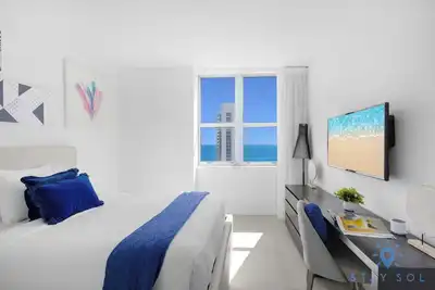 Image de Wrap Around Balcony + Pool + Steps to the Beach