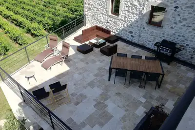 Image de Appartement avec grande terrasse au cœur des vignes. Animaux acceptés!
