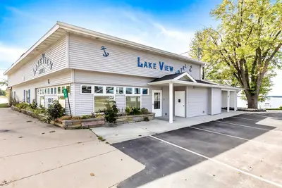Image de Double Bed Room in Heart of Lake City