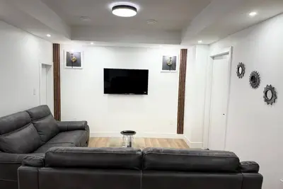 Image de 2 Bdrm Legal Suite| Newly Built| 20 mins Airport
