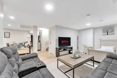 Image de New Built|Spacious Legal Suite Bsmt|Games|Netflix