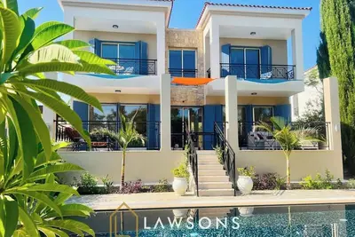 Image de Beachside 5-Bed Villa with Private Pool