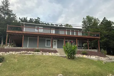 Image de Spacious 3 bed - 3bath lake view and access home close to Ball Parks National.