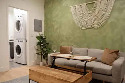 Image de Cozy Cherry Creek Basement Suite with Private Entrance