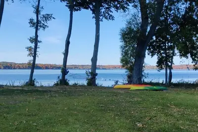 Image de Farmhouse on the Lake! On 7 acres with waterfront