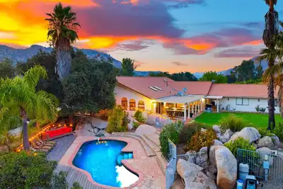 20% Off January! 13 Beds, Wineries & Pool