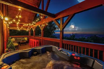 Image de Between Two Pines—Modern Cabin near Dollywood