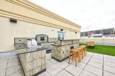 Image de 1 min walk to stadium! Private Rooftop at Williams-Brice - 3-bed 3-bath condo