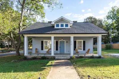 Image de Charming 3br/2ba Sleeps 6 in Graham, Nc has everything you need!