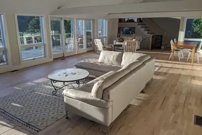 Image de Knockout Modern, Sweeping Views, Beach Walk