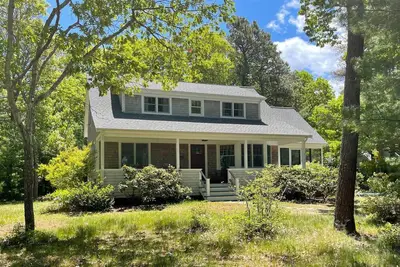 Image de 3 Bedroom house in Cotuit with screened porch and bay view