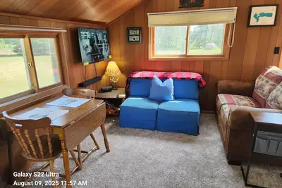 Image de Cabin in wooded setting, safe, charming, Thumb Lake, Snowmobile, icefish, Boyne
