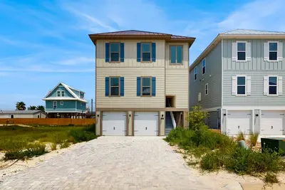 Image de Nautical home in coastal community with shared pool, Wifi, Pet friendly