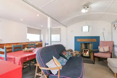 Image de Harbour Road Quirky Beach Railway Carriages, with a garden in Pagham